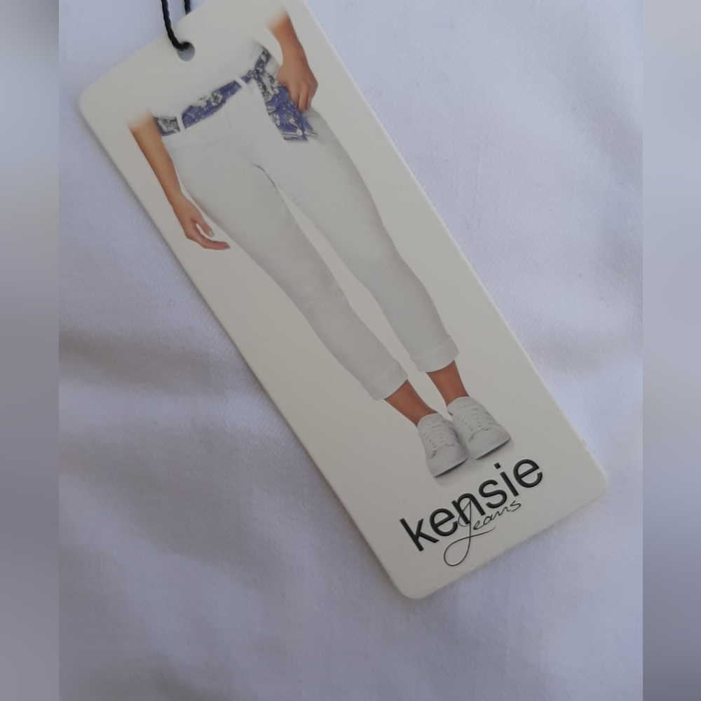 Kensie Capris with material tie belt ~ Size 8